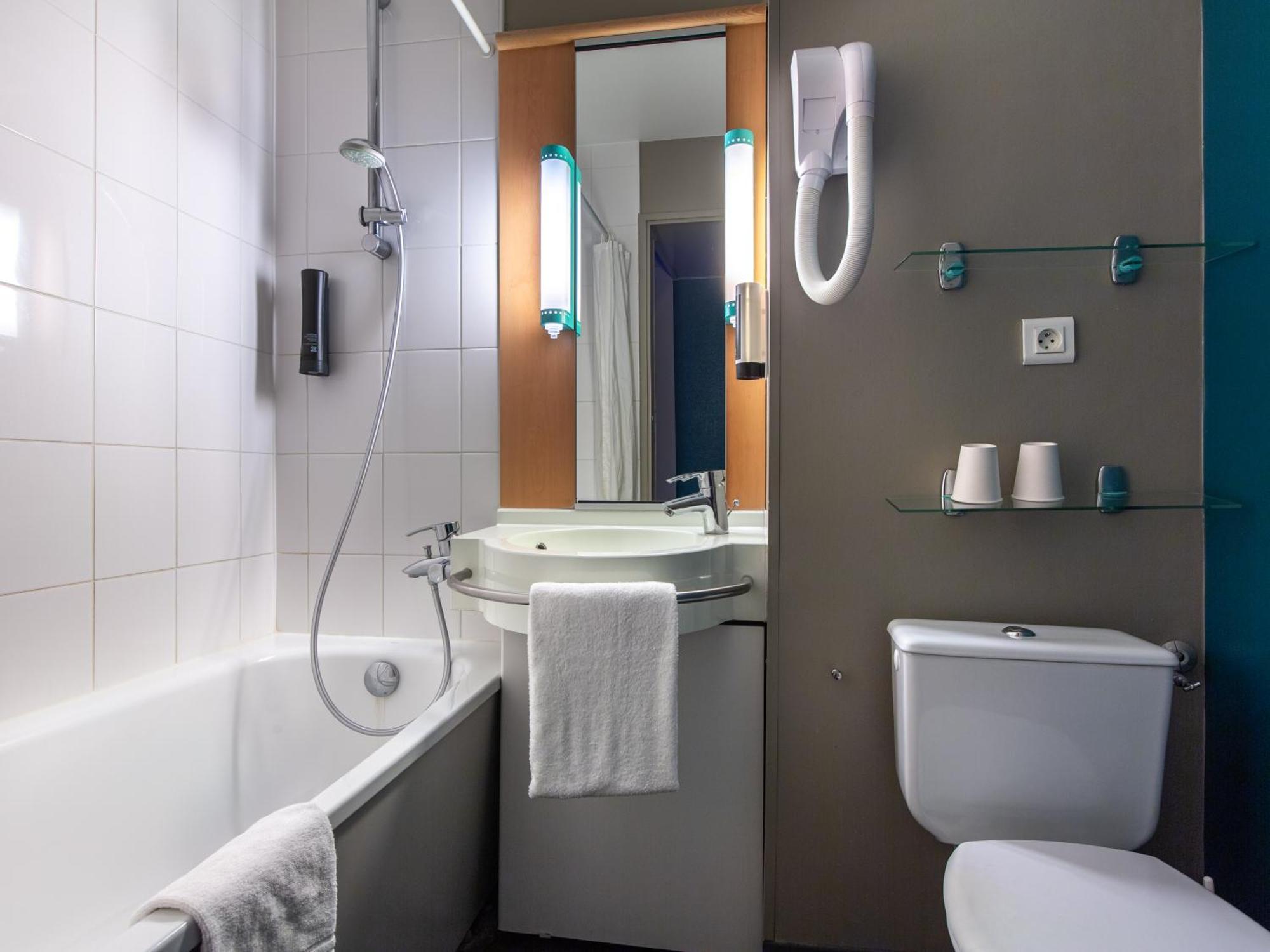 B&B Hotel Orleans Nord Саран Екстериор снимка